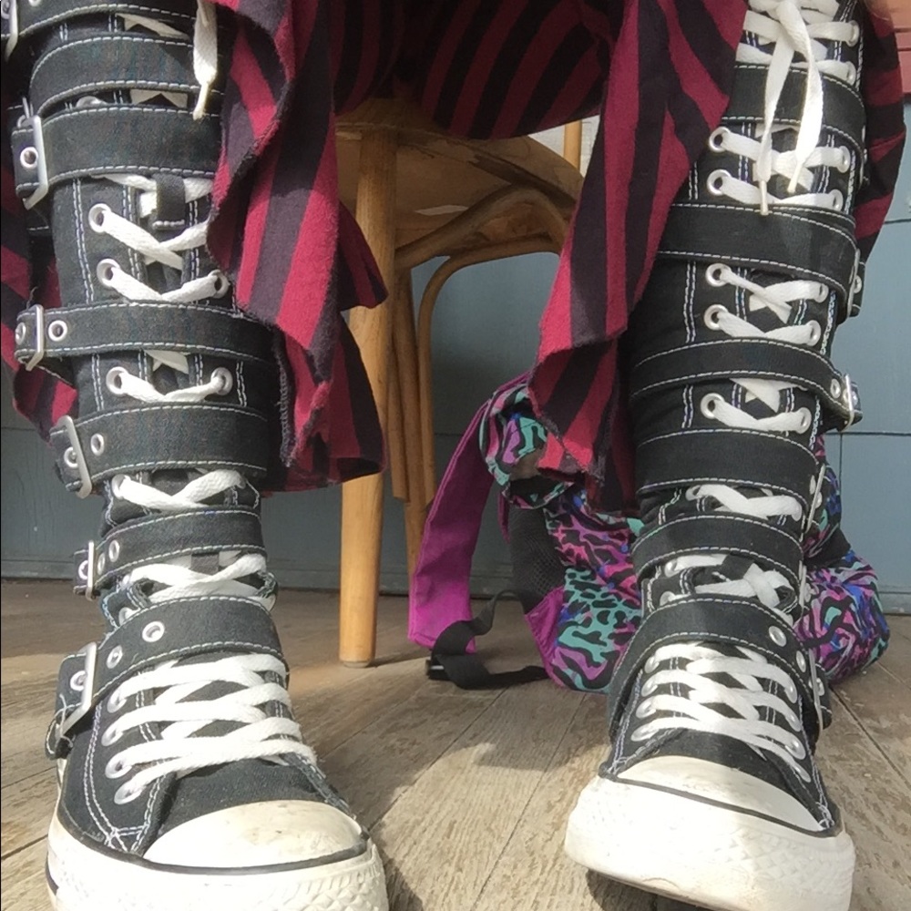 Knee hightop chuck Taylor sneakers